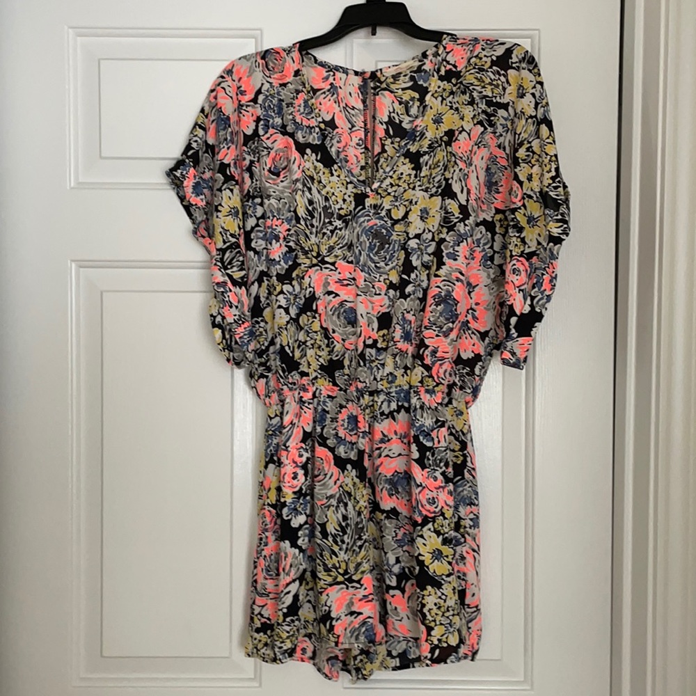 Floral romper. Size medium. Brand Diosa.